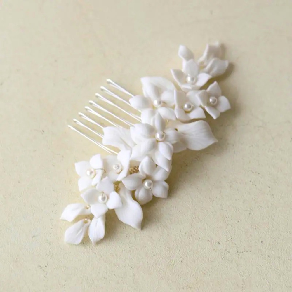 Wedding hair comb with white ceramic flowers and pearls.